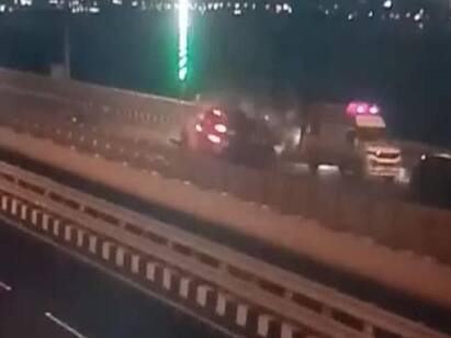 On Camera Horrific Crash On Mumbai Bandra Worli Sea Link 5 Dead மேம்பாலத்தில் இருவேறு கோர விபத்து... 5 பேர் பலி - வெளியான பகீர் வீடியோ