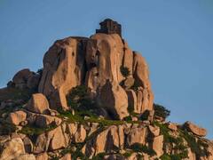 Idar Fort Images: गुजरात में फोटोग्राफी और ट्रैकिंग के लिए ये जगह है परफेक्ट, जानें- यहां के महादेव मंदिर का रहस्य, देखें तस्वीरें