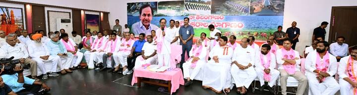 సమావేశంలో మాట్లాడిన సీఎం కేసీఆర్.. బీఆర్ఎస్ పార్టీ ఆవిర్భవించిందని ప్రకటించారు. 21 ఏళ్ల టీఆర్ఎస్ ప్రస్థానంలో దీన్ని కీలక మలుపుగా అభివర్ణించారు.