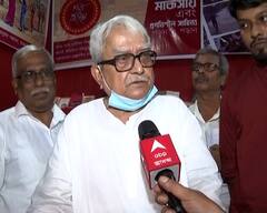 দশমীর মিষ্টি নিয়ে ধর্নামঞ্চে হাজির বিমান বসু, পাশে থাকার আশ্বাস দিলেন চাকরিপ্রার্থীদের