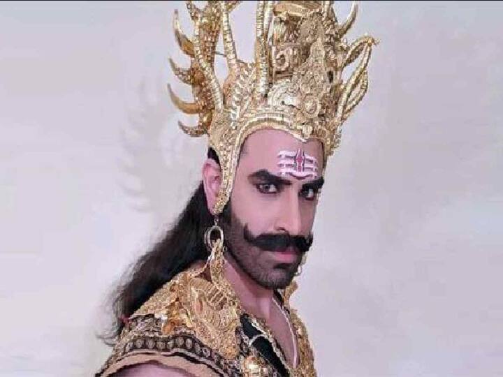 ‘बिग बॉस 13’चा स्पर्धक पारस छाबरा हा देखील रावणाच्या भूमिकेत दिसला होता. ‘विघ्नहर्ता गणेश’ या मालिकेत पारसने रावणाची भूमिका साकारली होती. मात्र, त्यांच्या पात्राला फारशी प्रसिद्धी मिळाली नाही.