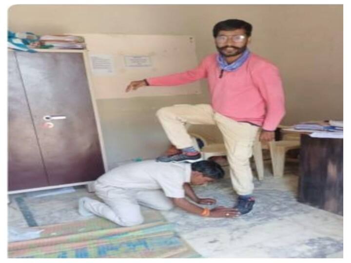 MP bina tehsil patwari set foot on  public representative and took photo,  suspended ann MP News: माफी मांगने आए जनप्रतिनिधि के ऊपर पटवारी ने जूता पहनकर रखा पैर, फोटो वायरल करने पर गिरी गाज