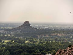 Idar Fort Images: गुजरात में फोटोग्राफी और ट्रैकिंग के लिए ये जगह है परफेक्ट, जानें- यहां के महादेव मंदिर का रहस्य, देखें तस्वीरें