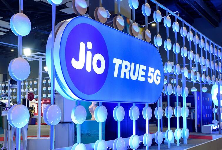 Wait over! Jio's 5G service starts in these cities from today, unlimited data will be available without spending 1 rupee Jio True 5G: આજથી આ શહેરોમાં શરૂ થઈ Jioની 5G સર્વિસ, 1 રૂપિયાનો ખર્ચ કર્યા વગર મળશે અનલિમિટેડ ડેટા