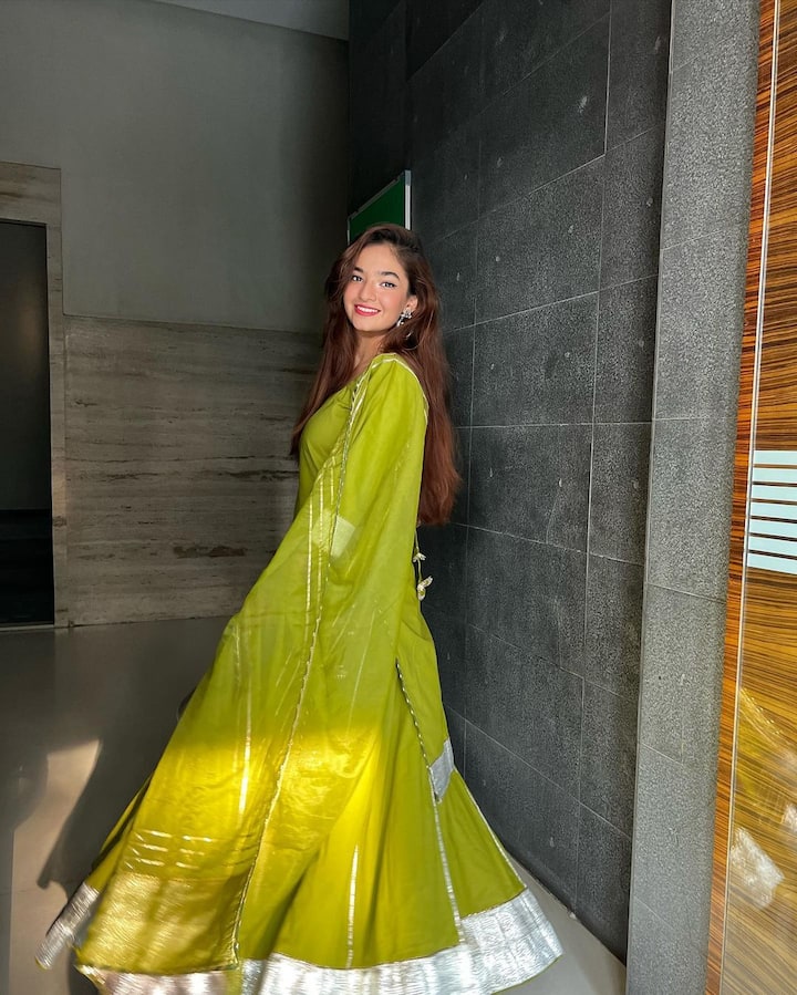 अनुष्का सेन हे खूप कमी वयात मोठे नाव बनले आहे. तिचा प्रत्येक अवतार पाहून चाहते थक्क झाले आहेत. (फोटो सौजन्य:anushkasen0408/इंस्टाग्राम)