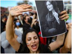 ईरान में छात्राओं का ऐलान-ए-जंग, 70 की दशक की तरह बनाएंगे मुल्क, जानिए उस समय कैसा था ये देश