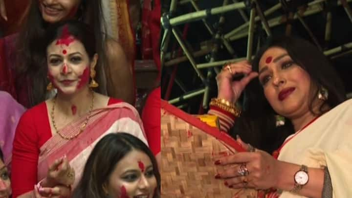 Sindur Khela: বেজে গিয়েছে বিসর্জনের বাজনা৷ ছেলে-মেয়েদের নিয়ে বাপের বাড়ি থেকে কৈলাসে পাড়ি উমার। মণ্ডপে মণ্ডপে দেবী-বরণের পাশাপাশি সিঁদুর খেলা। এরপর মা-কে বিদায় জানানোর পালা।