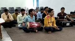 In Pics: मां दुर्गा की भक्ति में डूबे नेत्रहीन विद्यालय के बच्चे, विधायक और नगर पालिका अध्यक्ष ने भी दिया साथ, देखें तस्वीरें