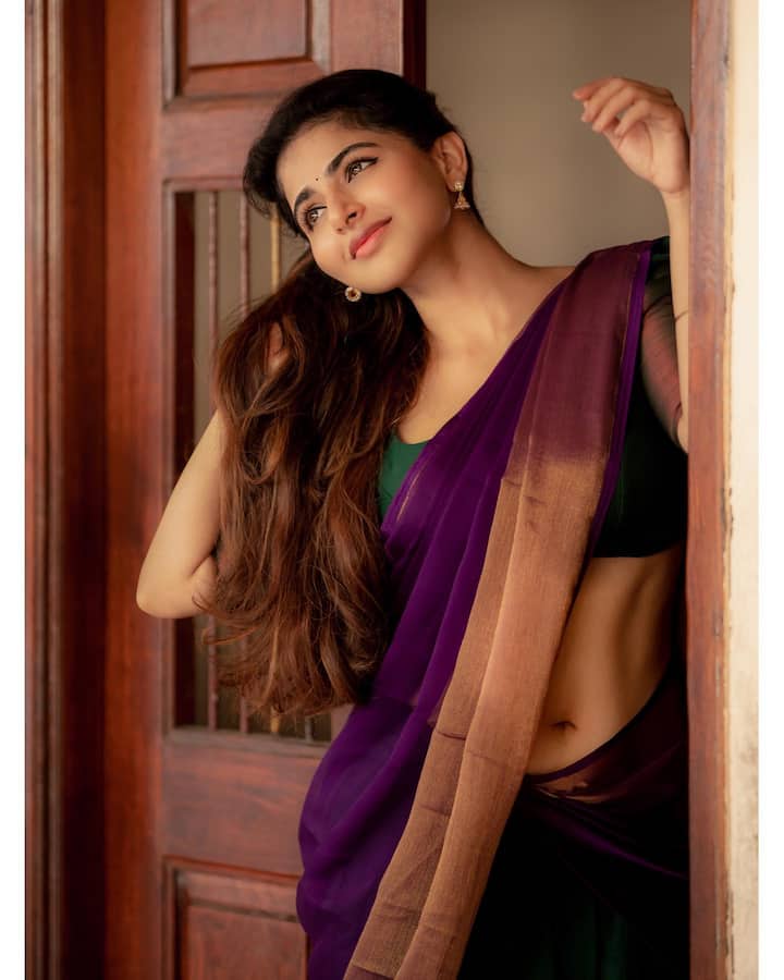 తమిళం, మలయాళంలో  బాగానే అవకాశాలు దక్కించుకుంటున్నది. Photo@IswaryaMenon/instagram