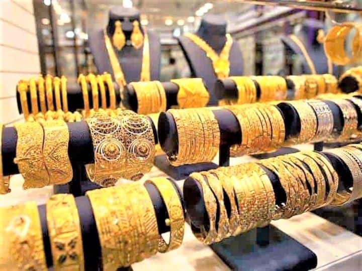 Gold Silver Price are showing big decrease so you can buy gold silver before upcoming Karwa Chauth Gold Silver Price: आज सोना बेहद सस्‍ता है तो कर लें खरीदारी, चांदी भी करीब 1500 रुपये सस्ती, जानें लेटेस्‍ट रेट