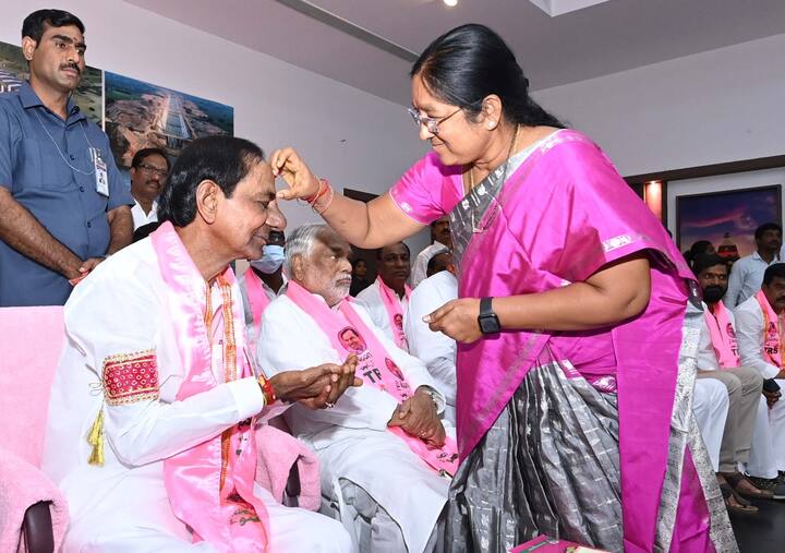 బీఆర్ఎస్ ఆవిర్భావ తీర్మానానికి టీఆర్ఎస్ పార్టీ సర్వసభ్య సమావేశం ఆమోదించింది.