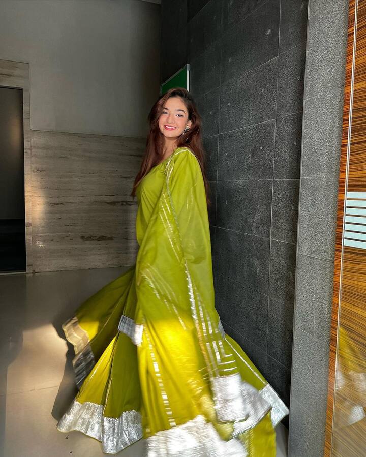 अशा परिस्थितीत अभिनेत्रीही रोज तिचे फोटो शेअर करत असते. (फोटो सौजन्य:anushkasen0408/इंस्टाग्राम)