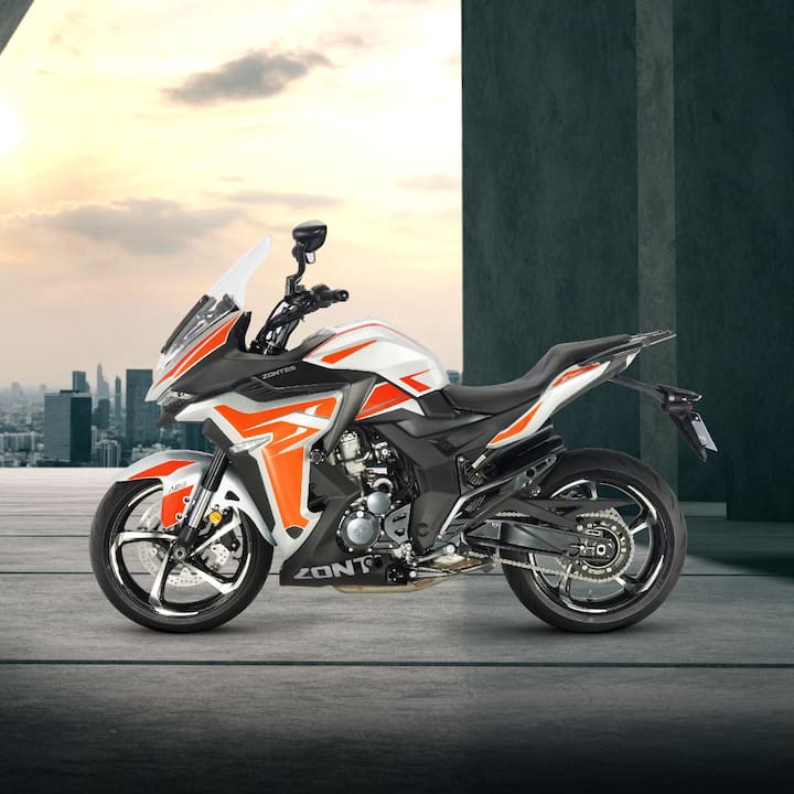 Zontes is one of the brands of Guangdong Tayo Motorcycle Technology Co. Ltd. Zontes has been brought by Moto Vault- a multi-brand superbike franchise. This Chinese two wheeler brand has a lot to prove in our market but its range is diverse with the 350R having futuristic styling along with an aggressive look to it. The other models include the 350X which is a tourer of sorts. (Source: Somnath Chatterjee)