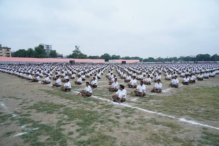 दोन वर्षांच्या कोरोना निर्बंधांनंतर प्रथमच मोठ्या प्रमाणावर विजयादशमी उत्सवाचे आयोजन करण्यात आले आहे.
