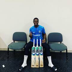 शिमरॉन हेटमायर टी-20 विश्वचषकातून बाहेर; विमान चुकवल्यानं वेस्ट इंडीज क्रिकेट बोर्डाचा दणका!