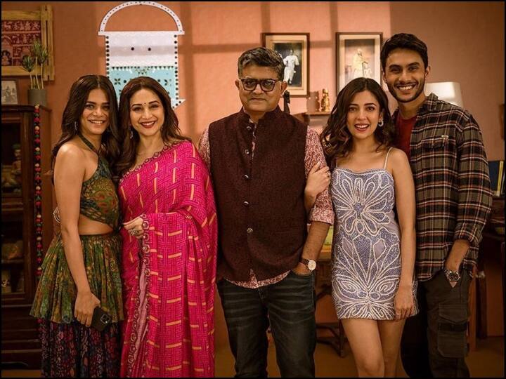 Madhuri Dixit Film Maja Ma Starcast Fees: बलीवुड की धक-धक गर्ल माधुरी दीक्षित (Madhuri Dixit) इन दिनों अपनी फिल्म ‘मजा मा’ (Maja Ma) को लेकर चर्चाओं में चल रही हैं. ये फिल्म 6 अक्टूबर को प्राइम वीडियो पर रिलीज होने वाली है. ऐसे में चलिए जानते हैं कि इस फिल्म के लिए किस सितारे ने कितनी फीस चार्ज की है.