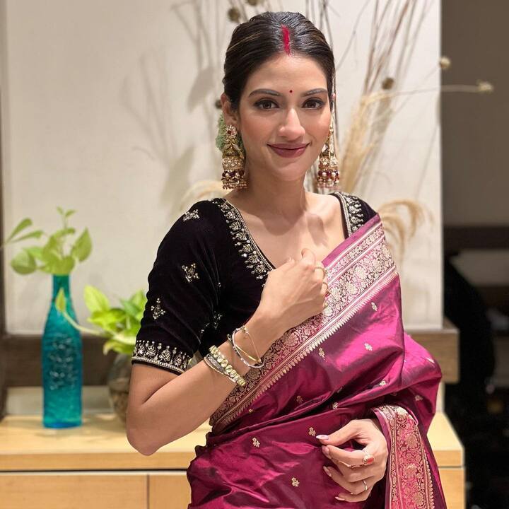 राजनीति से लेकर ग्लैमर इंडस्ट्री में नुसरत जहां की एक अलग पहचान हासिल की है. वो एक बच्चे की मां भी हैं लेकिन उनकी फिटनेस को देख हर कोई दंग रह जाता है.