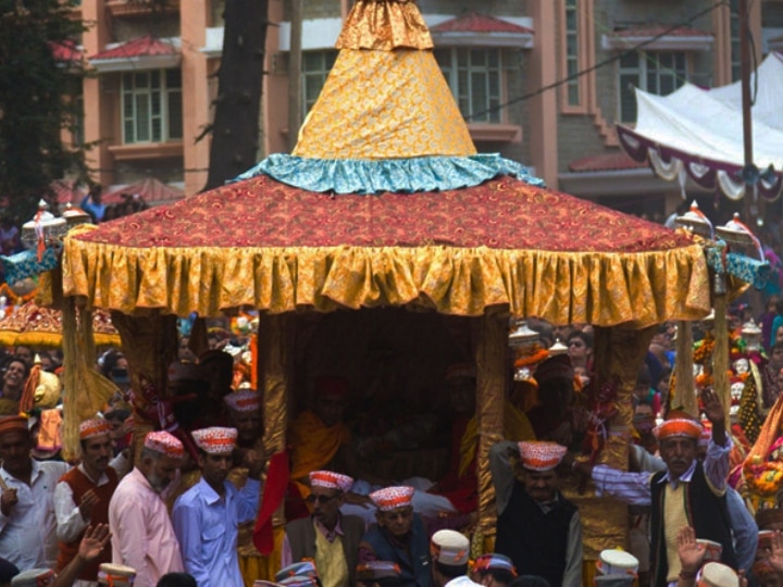 Kullu Dussehra: प्रधानमंत्री नरेंद्र मोदी आज खीचेंगे रघुनाथ जी का रथ, जानिए कितना पुराना है कुल्लू के दशहरा का इतिहास