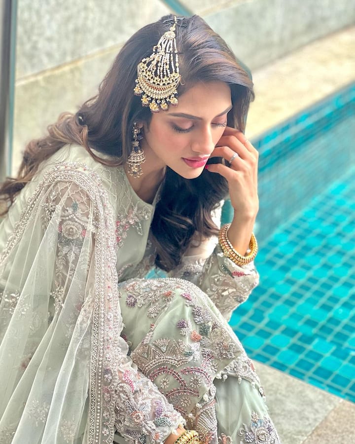 'शोत्रु' फिल्म से अभिनय करियर की शुरुआत करने वाली नुसरत जहां ने तमाम बंगाली फिल्मों में काम किया है.