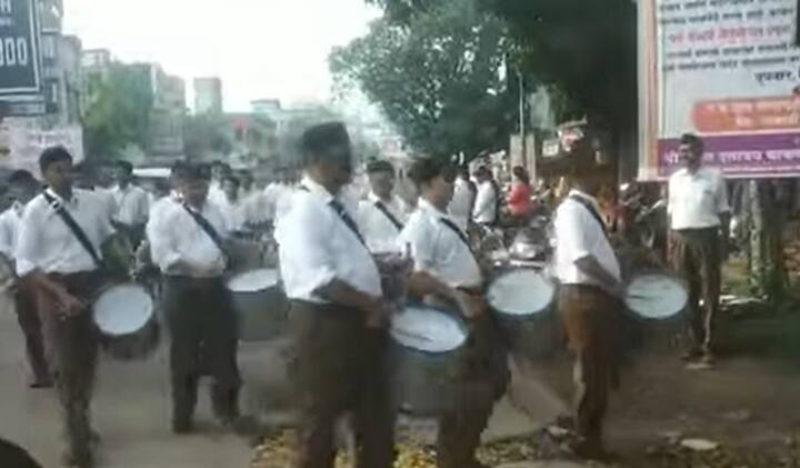 पणव, आणक यांचा ठेका धरत हे पथसंचलन पार पडलं.