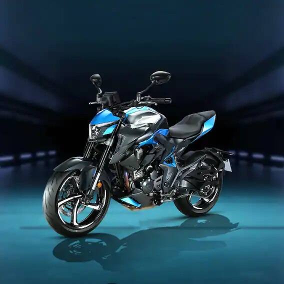 Zontes Bikes: ભારતમાં 350cc ની સીરીઝમાં એક નવી ટૂવ્હીલર બ્રાન્ડ લૉન્ચ કરવામાં આવી છે, જેનુ નામ છે ઝૉન્ટેસ રાખવામાં આવ્યુ છે. આ બ્રાન્ડની રેન્જમાં 350R, 350X, GK350, 350T, 350T ADV જેવી 5 પ્રૉડક્ટ્સ સામેલ છે.