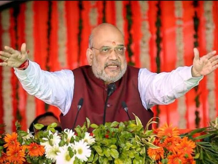 The sound of azaan in the mosque Amit Shah stopped speaking and waited People chant in support Video Amit Shah : மசூதியில் எழுப்பப்பட்ட அசான் ஒலி.. பேச்சை நிறுத்திய அமித்ஷா.. வைரலாகும் வீடியோ..