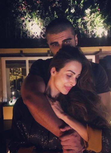 अर्जुन ने इस दौरान की तस्वीरें और वीडियो अपने इंस्टाग्राम हैंडल पर शेयर की हैं. इन तस्वीरों दोनों ही साथ में काफी सुंदर लग रहे हैं.