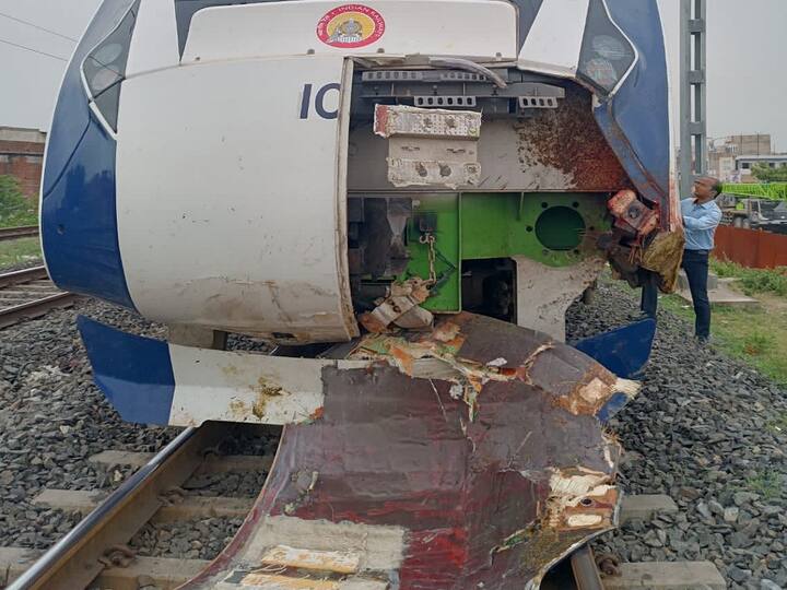 या अपघाताचे व्हिडीओ आणि फोटो मोठ्या प्रमाणात व्हायरल झाले आहेत.