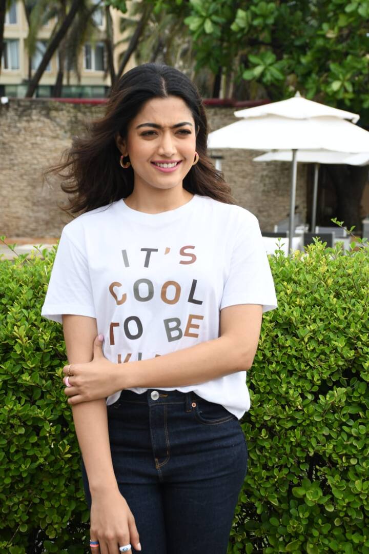 వికాస్‌ బహల్‌ దర్శకత్వంలో ఈ సినిమా తెరెక్కింది.