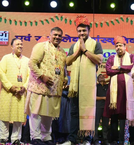 দশেরায় রাবণ-মেঘনাদ-কুম্ভকর্ণের কুশপুতুল দহন, হাজির সৌরভ