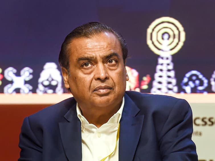 Reliance enters metaverse as first Indian firm to announce earnings in virtual space Reliance enters metaverse : મુકેશ અંબાણીની રિલાયન્સ વર્ચ્યુઅલ સ્પેસમાં કમાણીની જાહેરાત કરનાર પ્રથમ ભારતીય કંપની તરીકે મેટાવર્સમાં પ્રવેશી