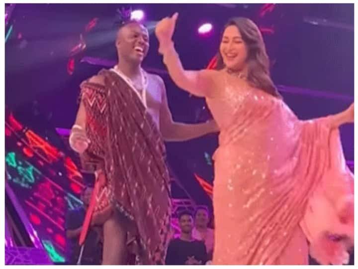 kili-paul-visited-on-the-set-of-jhalak-dikhhla-jaa-and-danced-with-madhuri-dixit `ਝਲਕ ਦਿਖਲਾ ਜਾ 10` `ਚ ਹੋਈ ਕਿਲੀ ਪਾਲ ਦੀ ਐਂਟਰੀ, ਮਾਧੁਰੀ ਦਿਕਸ਼ਿਤ ਨਾਲ ਡਾਂਸ ਕਰਦੇ ਆਏ ਨਜ਼ਰ, ਵੀਡੀਓ ਵਾਇਰਲ