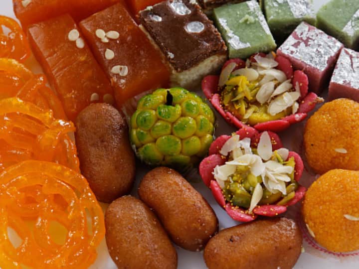 Kidney- Liver can fail adulterated sweets at diwali Sweets: किडनी- लिवर फेल कर सकती हैं मिलावटी मिठाईयां, ऐसे होता है नुकसान
