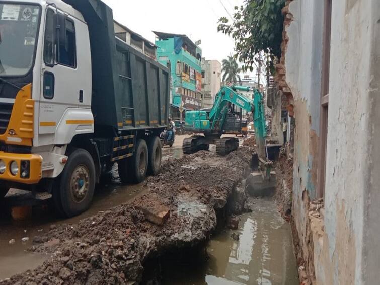Thanjavur Mayor inspected the works of drainage cannals in thanjavur தஞ்சையில் புதிய வடிகால் கட்டும் பணி -  மேயர் நேரில்  ஆய்வு