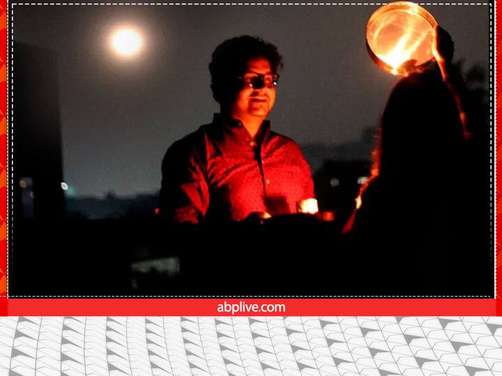 करवा चौथ व्रत के दिन महिलाएं भूलकर भी काले रंग के कपड़े न पहनें. वैसे भी हिंदू धर्म में किसी भी शुभ कार्य में काले रंग का कपड़ा पहनना वर्जित माना जाता है.