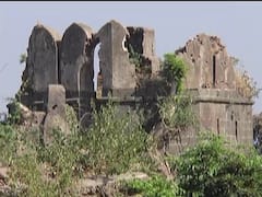 కాలగర్భంలో గోండు రాజుల కోట, దసరా రోజు ఆదివాసీల ప్రత్యేక పూజలు