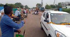 PHOTO: काय सांगता! एकाच ठिकाणी वीस मिनटात 25 दुचाकींचे अपघात