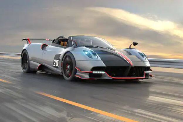 Pagani Huayra: ਇਸ ਕਾਰ ਦੀ ਟੌਪ ਸਪੀਡ 383 kmph ਹੈ। ਇਸ ਕਾਰ 'ਚ 6.0 L Twin Turbo V12 ਇੰਜਣ 720 hp ਦੀ ਪਾਵਰ ਦਿੰਦਾ ਹੈ। 7 ਗਿਅਰ ਵਾਲੀ ਇਹ ਕਾਰ 28 ਸੈਕਿੰਡ ਵਿੱਚ ਆਪਣੀ ਸਪੀਡ ਫੜਨ ਦੀ ਸਮਰੱਥਾ ਰੱਖਦੀ ਹੈ।