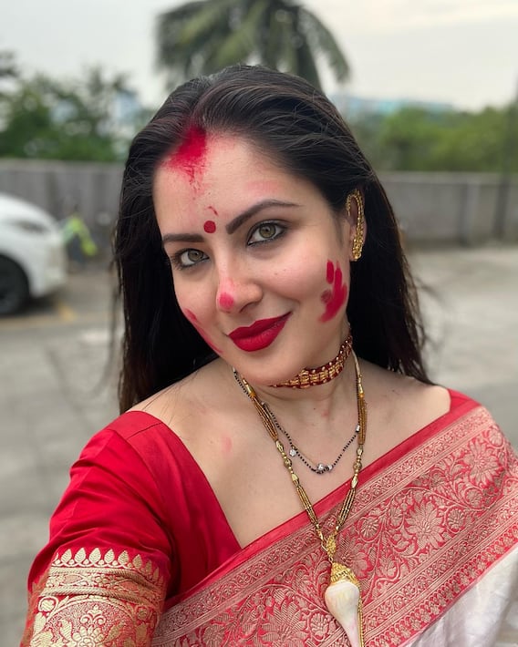 Puja Banerjee Pics: शादी के बाद टीवी की पार्वती ने पहली बार खेला सिंदूर, बंगाली लुक में जीता फैंस का दिल