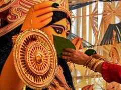 Durga Visarjan 2022: દેવી દુર્ગાની મૂર્તિઓના વિસર્જન સાથે દુર્ગા પૂજા ઉત્સવનું સમાપન, જુઓ Pics
