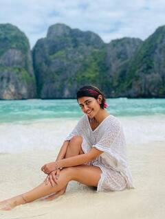 In Pics: काय झाडी, काय डोंगर अन् काय हॉटनेस! प्रियानं वाढवला सोशल मीडियाचा पारा