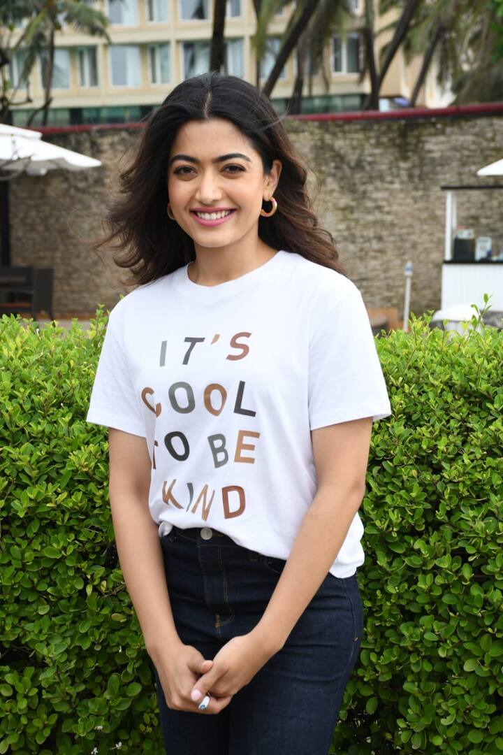 దక్షిణాదిన సత్తా చాటిన ఈ ముద్దుగుమ్మ బాలీవుడ్ లో తన అదృష్టాన్ని పరీక్షించుకోబోతుంది.