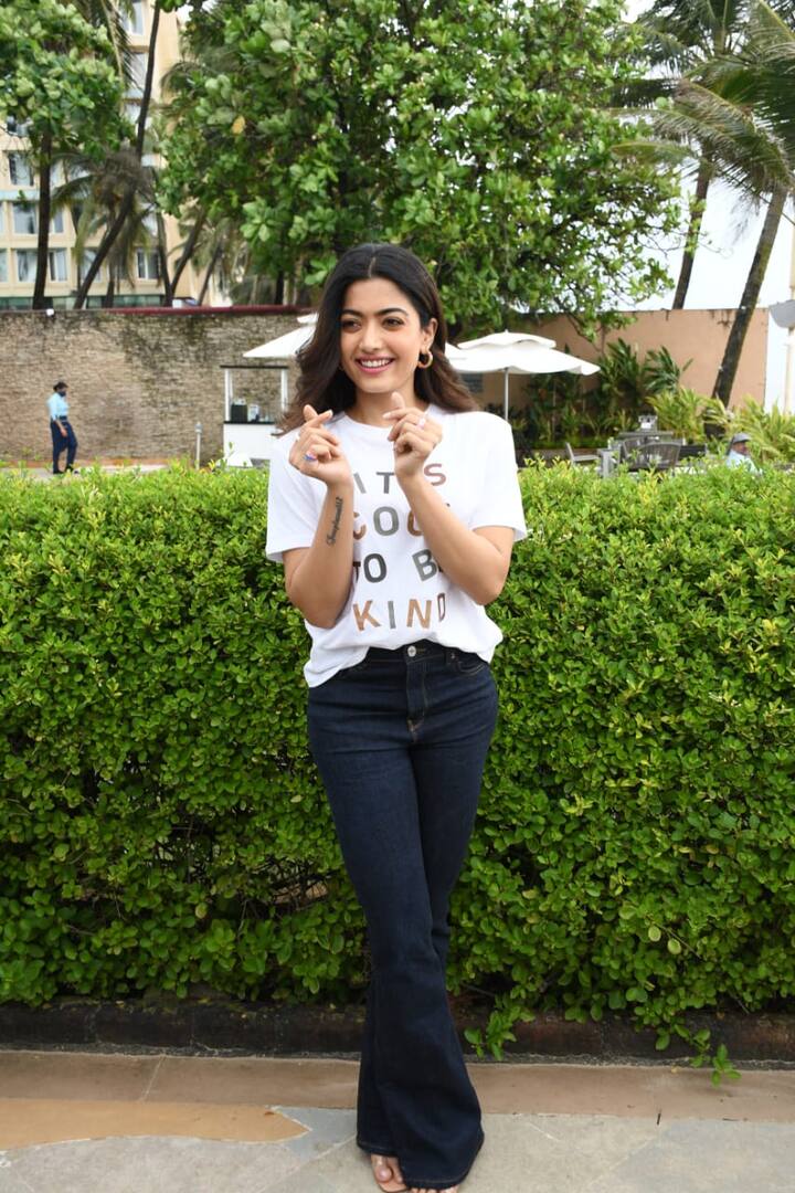 వేల ఏళ్లుగా వస్తున్న సాంప్రదాయాన్ని పాటించాలని అమితాబ్ ఆగ్రహం వ్యక్తం చేస్తారు.