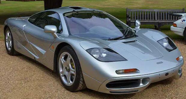 McLaren F1: ਇਸ ਕਾਰ ਦੀ ਟੌਪ ਸਪੀਡ 386 kmph ਹੈ। ਇਸ ਕਾਰ ਦਾ ਇੰਜਣ 618 hp ਦੀ ਪਾਵਰ ਪੈਦਾ ਕਰਦਾ ਹੈ। ਇਸ ਕਾਰ ਨੂੰ 1993 'ਚ ਲਾਂਚ ਕੀਤਾ ਗਿਆ ਸੀ।