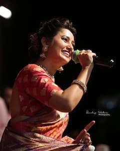 PHOTO: ‘कौन कहता है की आपकी तस्वीर बात नहीं करती…’, प्राजक्ता माळीच्या साडी लूकवर चाहते झाले फिदा!