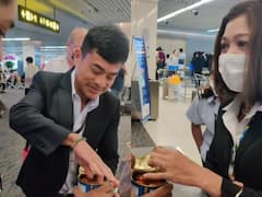 फ्लाइट में नहीं ले जाने दिया गुलाब जामुन का डिब्बा, शख्स के रिएक्शन की सोशल मीडिया पर हो रही तारीफ, देखें