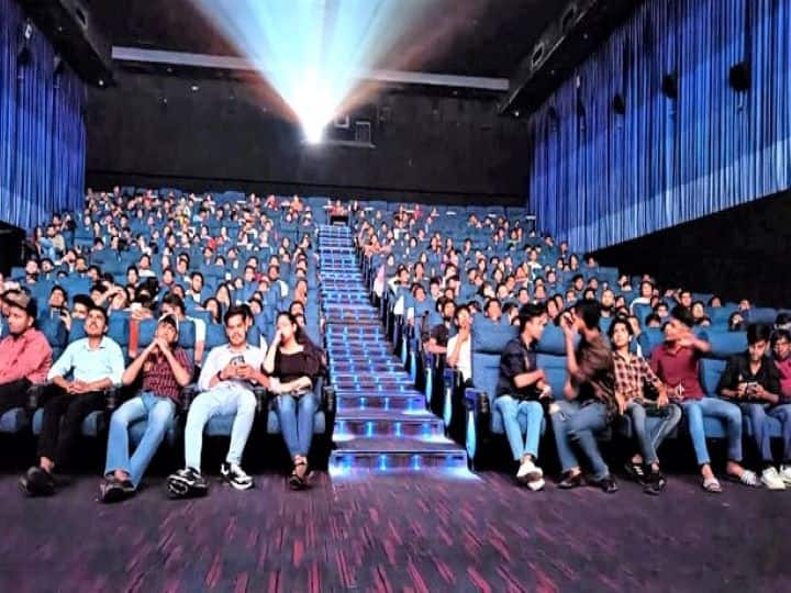 Multiplex Operators Considering Offer Cheap Tickets to Audience due To Decreasing Number Of Viewers Multiplex Movie Price: अब 100 रुपये में मिलेगा मल्टीप्लेक्स मूवी का टिकट, जानें क्या है प्लानिंग 