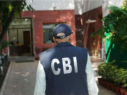 Trichy: Uploading obscene video CBI raid in Manaparai interrogation  TNN ஆபாச வீடியோ புகார்: மணப்பாறையில் ஒருவர் வீட்டில் சிபிஐ சோதனை