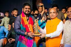 Prabhas Does Ravan Dahan : రావణ దహనం చేసిన ప్రభాస్ - ఢిల్లీలో 'ఆదిపురుష్' సందడి