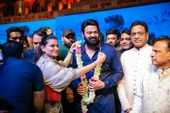 Prabhas Does Ravan Dahan : రావణ దహనం చేసిన ప్రభాస్ - ఢిల్లీలో 'ఆదిపురుష్' సందడి
